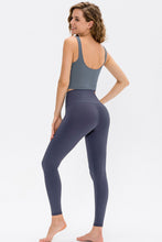 Load image into Gallery viewer, Cropped Scoop Neck Active Tank Top